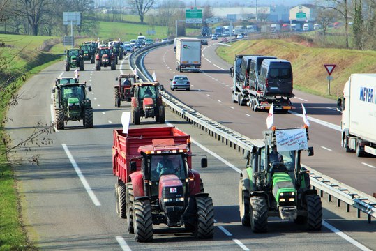 Les agriculteurs manifestent sur la RCEA, de Paray - 21 févier 2018