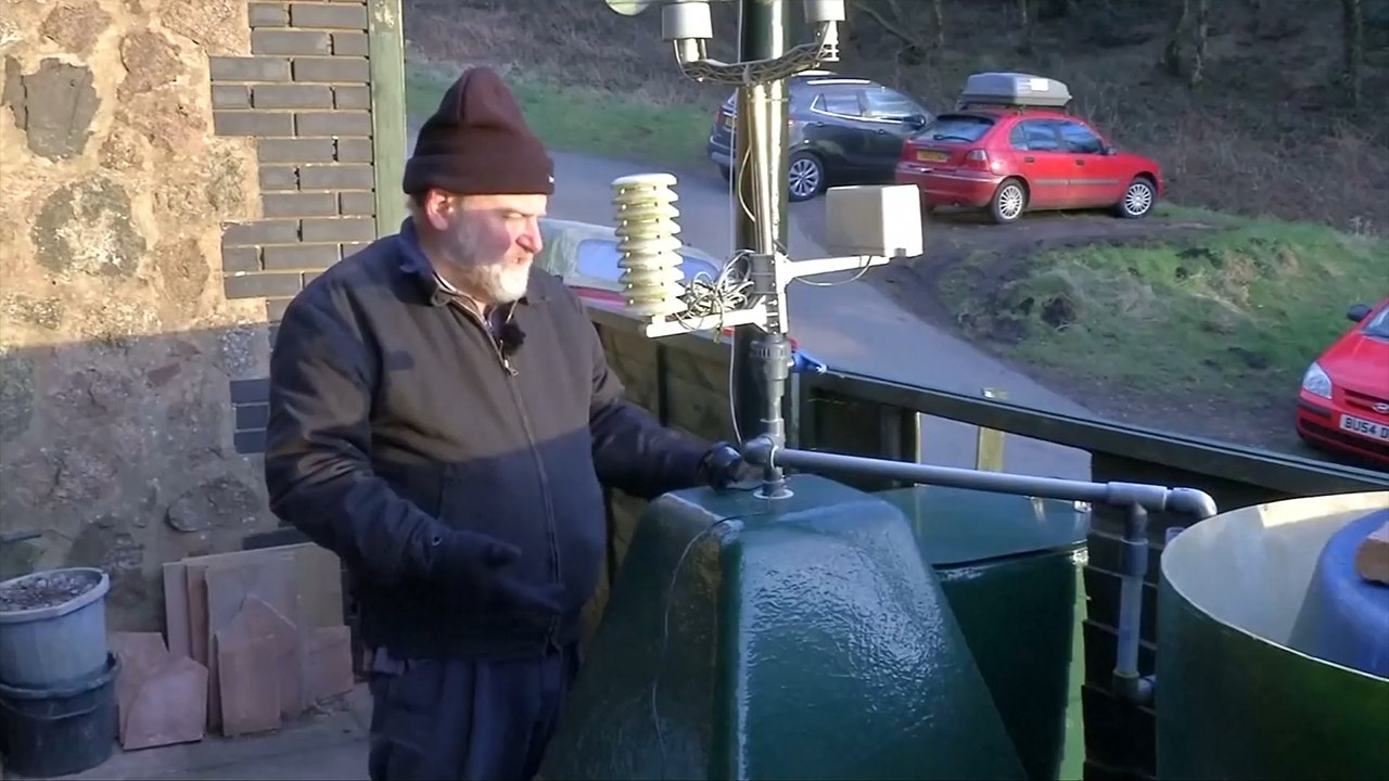 Dog Poo-Powered Street Lamp Gets Tails Wagging