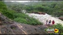 Vídeos mostram barragens sangrando; água está abastecendo açude de São Gonçalo