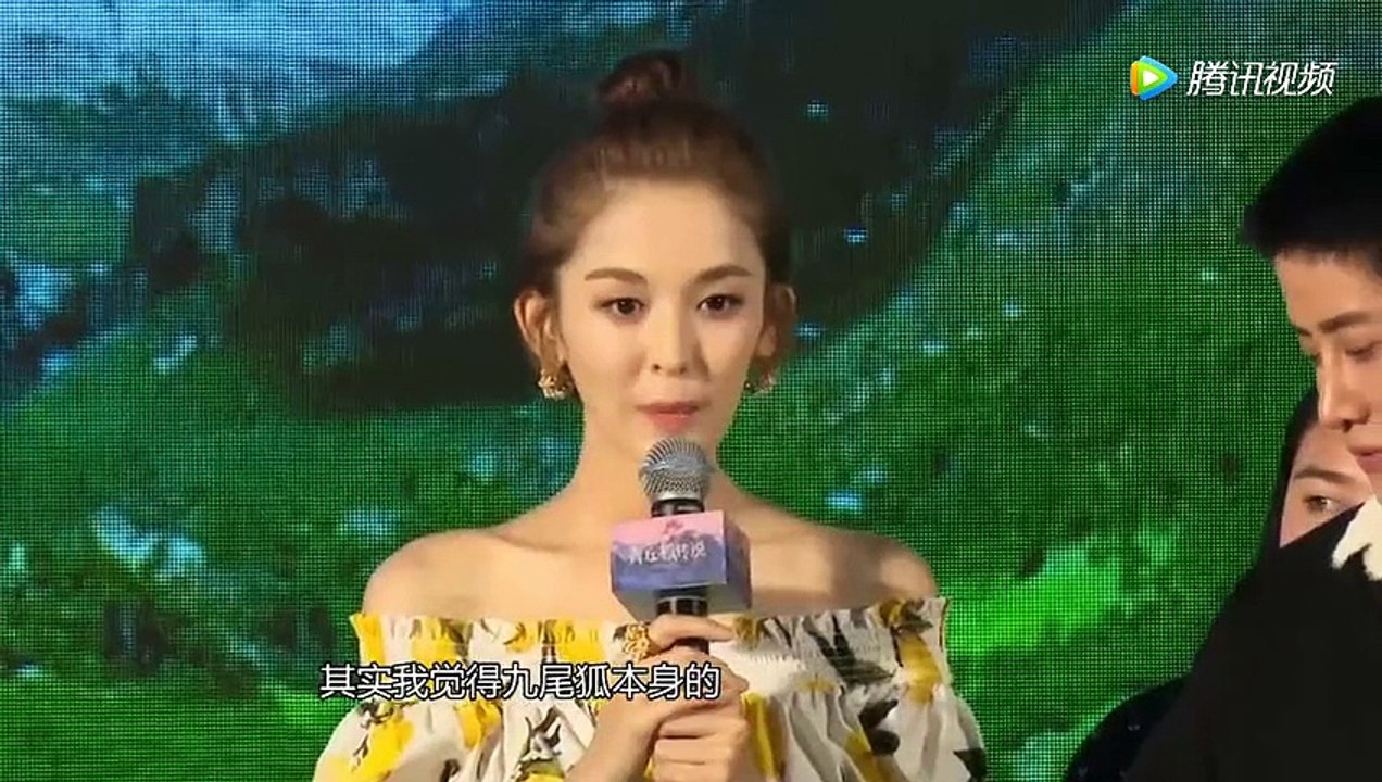 古力娜扎独自现身机场，这身材比例简直无敌了！