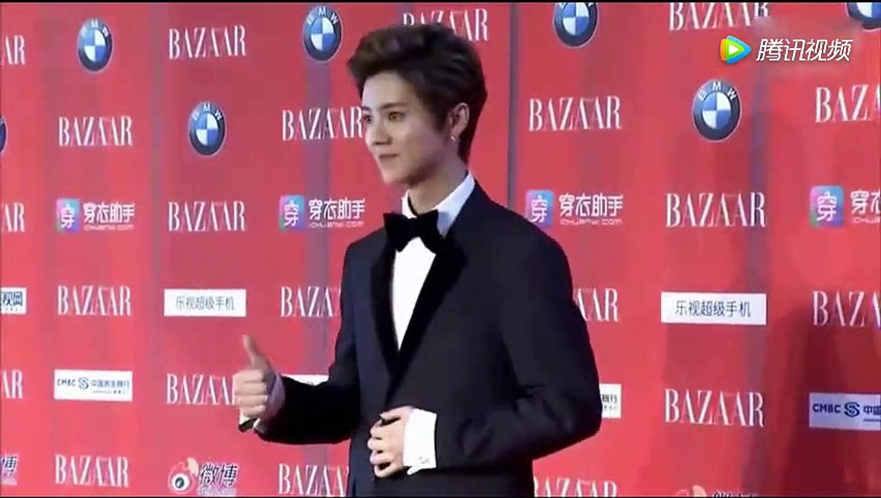 鹿晗化身购物狂人，与关晓彤手挽手爱意满满