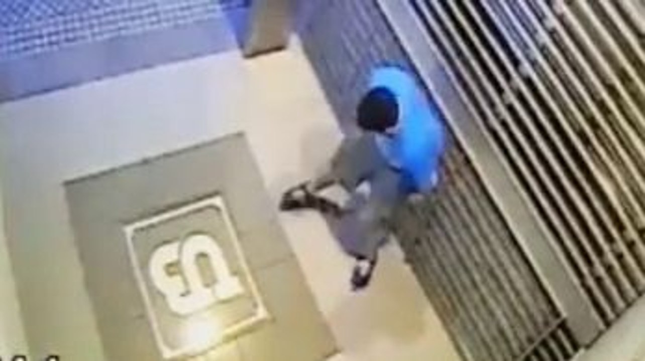 Un passant fait caca dans la rue (Fail) - Vidéo Dailymotion