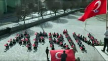 Yozgat’ta öğrenciler okul bahçesine Afrin yazıp Türk bayrağı açtı