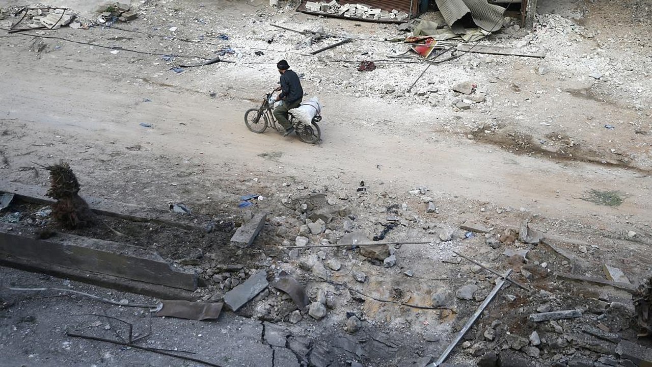 Syrienkrieg: Fassbomben auf Ost-Ghouta