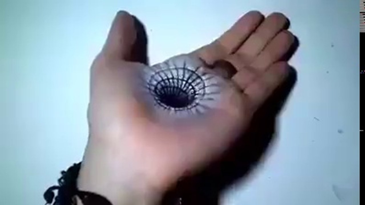Il peint des illusions d'optique sur sa main et...