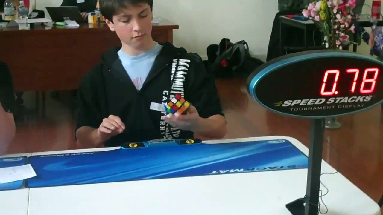 11,16 s Feliks Zemdegs Record du monde 3x3x3 à une main - 07_05_2011 - YouTube