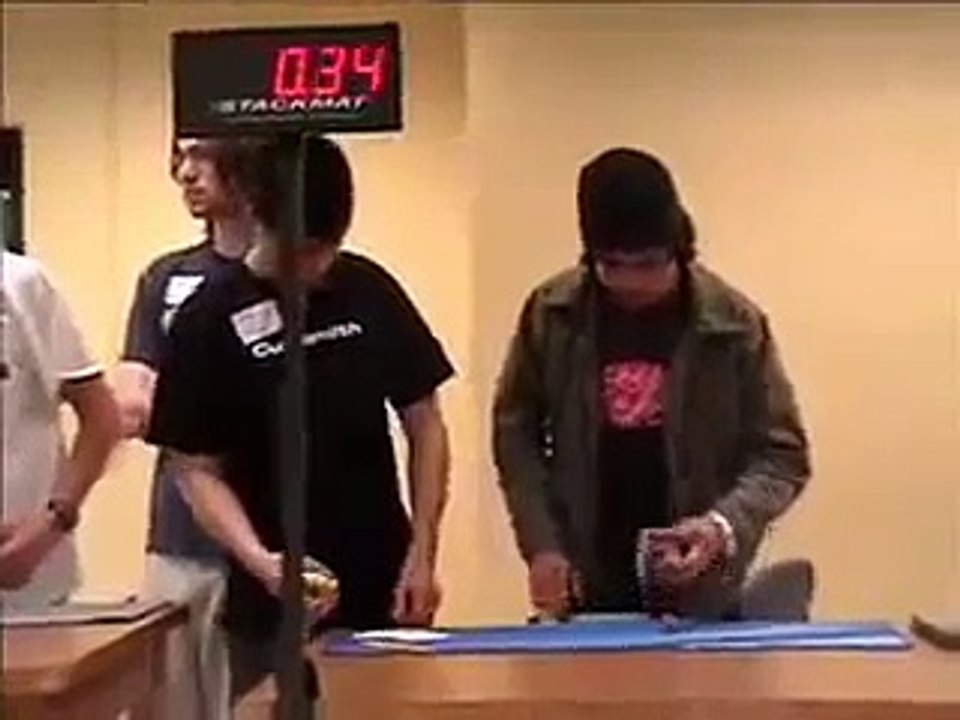 20,09 s Ryan Patricio Record du monde 3x3x3 à une main - 15_04_2006 - YouTube
