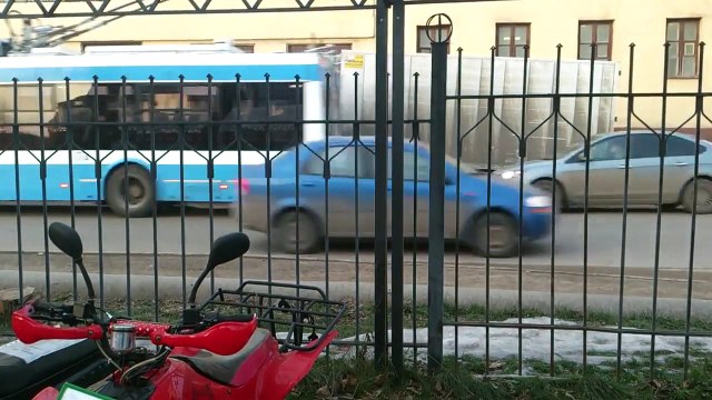 Avez-vous déjà vu un camion démarrer sur ses roues arrières??? Dingue