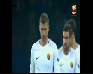 Admirez le joli but de Fred sur coup de pied arrêté....