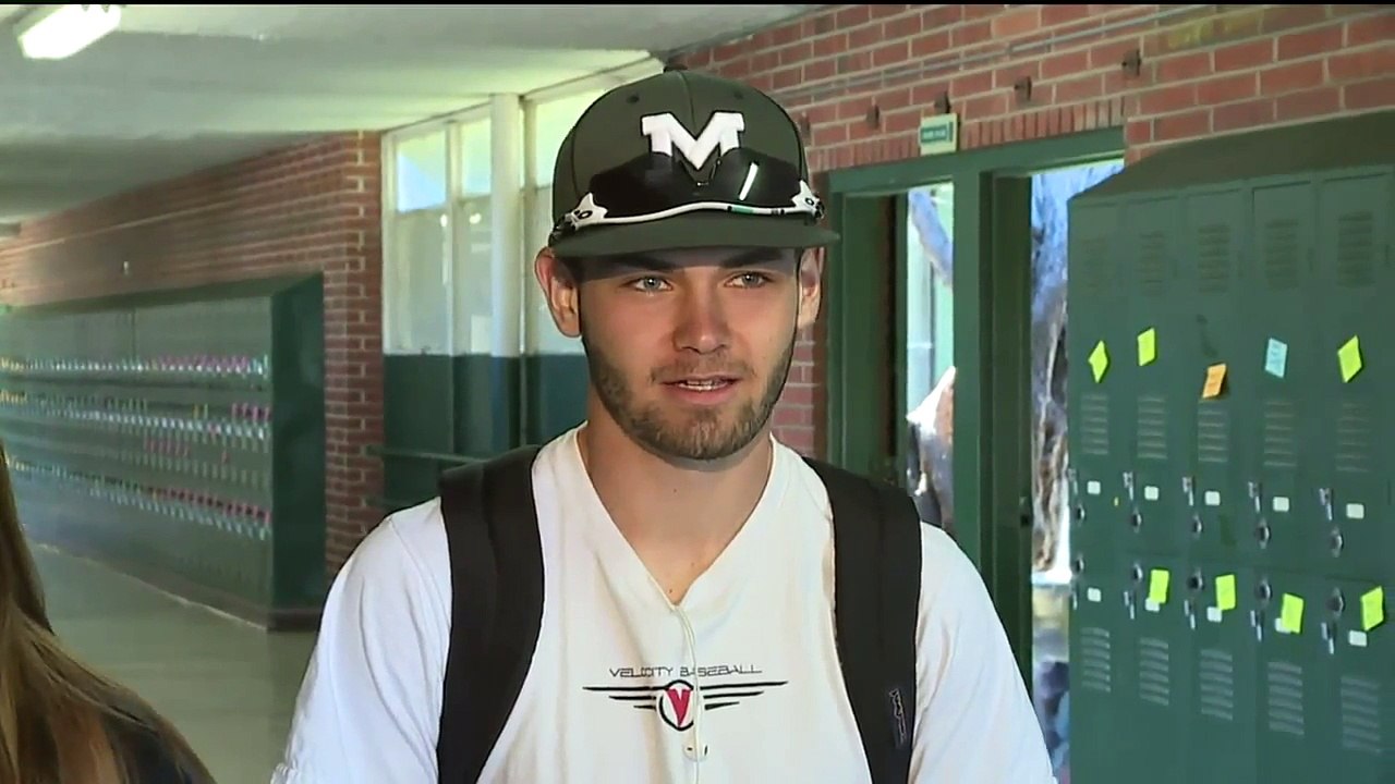 California Students Post Notes of Kindness Around School in Wake of Florida Tragedy