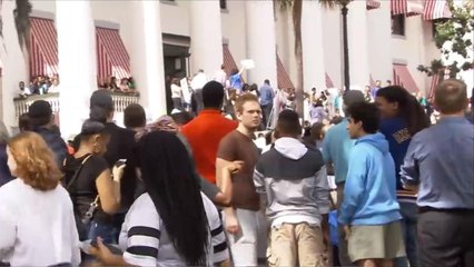 مظاهرة طلابية بفلوريدا للتنديد بسهولة اقتناء السلاح