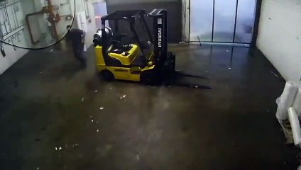 Un tornado desde dentro la fuerza destructora que arrasa con todo