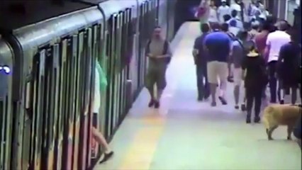 El metro de Roma arrastra a mujer por todo el andén