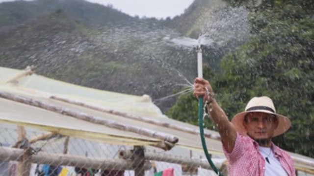 Aspersores artesanales ayudan al riego eficiente en el campo colombiano