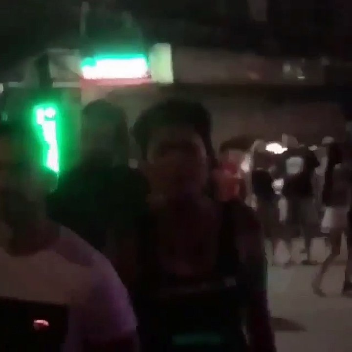 La femme de Seth Gueko débarque au showcase de Booba pour s’expliquer.