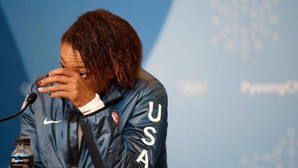 Tải video: Silver medal bobsled team in tears discussing memory of Steven Holcomb