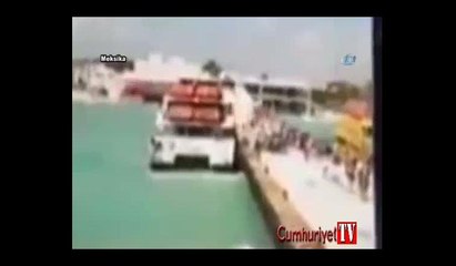 Feribotta patlama oldu, yolcular denize savruldu