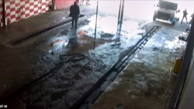 Aracını yıkatırken güvenlik kamerası görüntüledi... ''Yüksekten düşerek öldü'' denilen çocuk ölümünü polis ortaya çıkardı