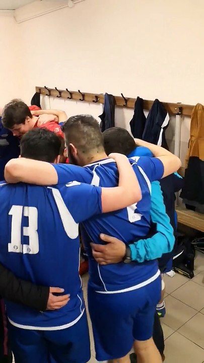 DANS LE VESTIAIRE DE LA RÉSERVE : VICTOIRE 0-5 CONTRE US MAUGUIO CARNON