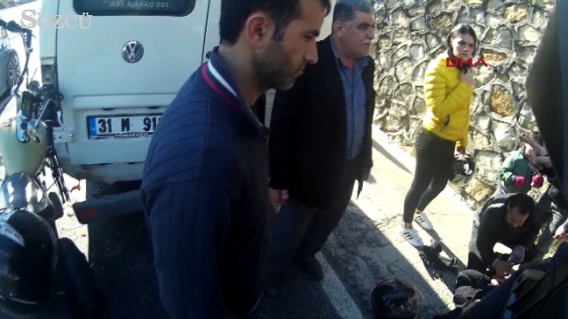 Motosikletin altında kalmaktan son anda kurtuldu