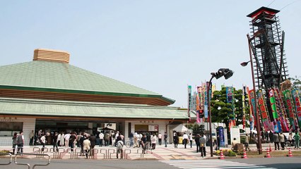 Un sumo perd sa ceinture lors d'un combat et nous montre un tout autre spectacle ...