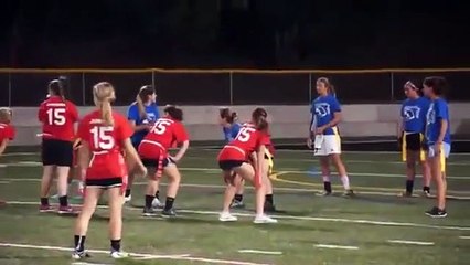 Technique d'une équipe féminine de foot US pour marquer un touchdown