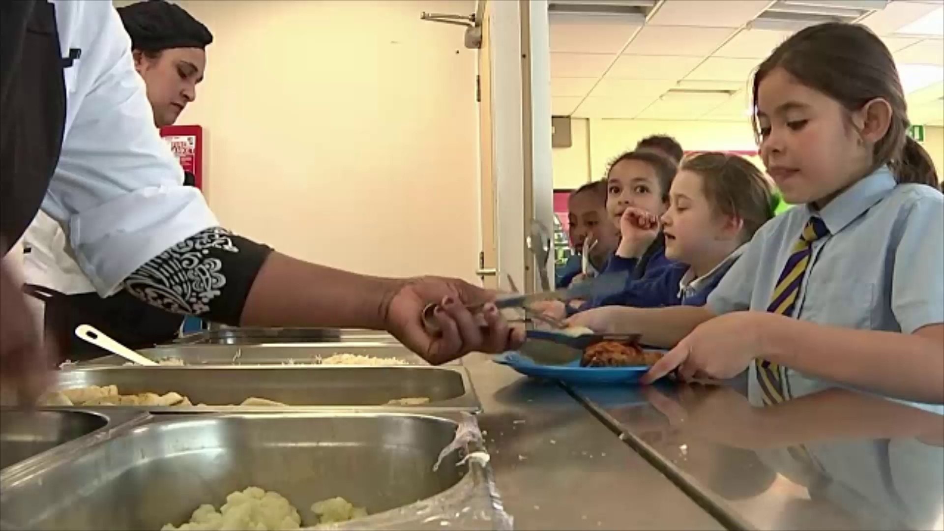 Cantine scolaire gratuite pour les enfants des familles modestes ? : Femme  Actuelle Le MAG