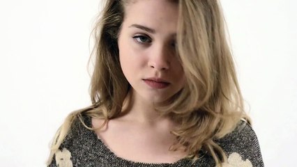 Монохромное трикотажное платье с цветами