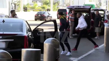 Le rappeur Tekashi69 se jette sur plusieurs gars venu l'embrouiller à l'aéroport de L.A... Chaud le gars