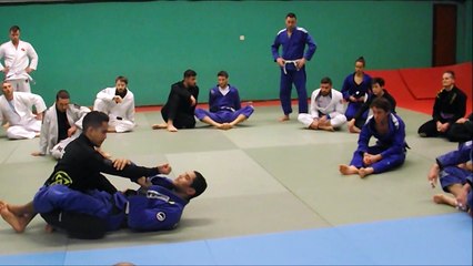 Guilherand-Granges : quand le champion du monde explique le jujitsu