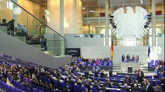 - Merkel’e Türkiye Eleştirisi- Başbakan Angela Merkel, Suriye Konusunda Türk Askerini Eleştirmediği İçin Sol Parti Ve Yeşiller Partisi Tarafından Eleştirildi