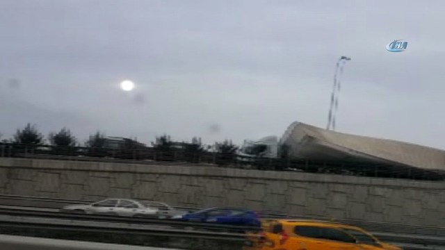 TEM Otoyolu Sultanbeyli bağlantı yolunda TIR devrildi