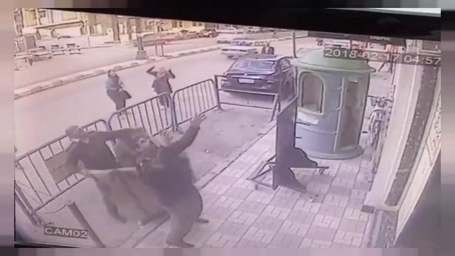 طفل مصري ينجو بأعجوبة بعد سقوطه من الطابق الثالث في أسيوط