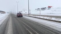 Kayseri-Erciyes Dağına 5 Santim Kar Yağdı