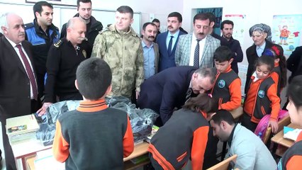 Hakkari'de polis ve askerden anlamlı ziyaret
