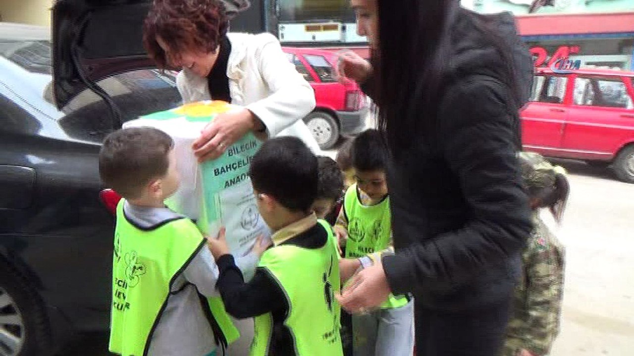 Minik kalpler yöresel ürünleri Afrin'deki Mehmetçiğe gönderdi