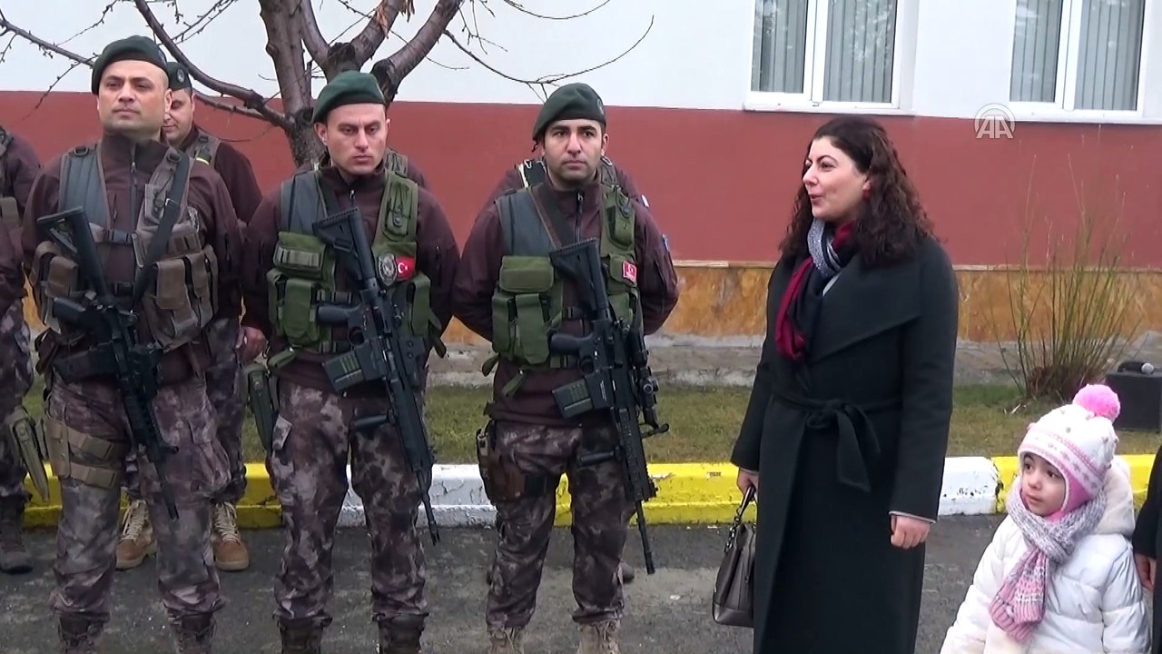 Özel harekat polisleri dualarla Afrin'e uğurlandı - SİVAS