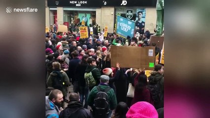 UK university staff begin strike action in pensions row