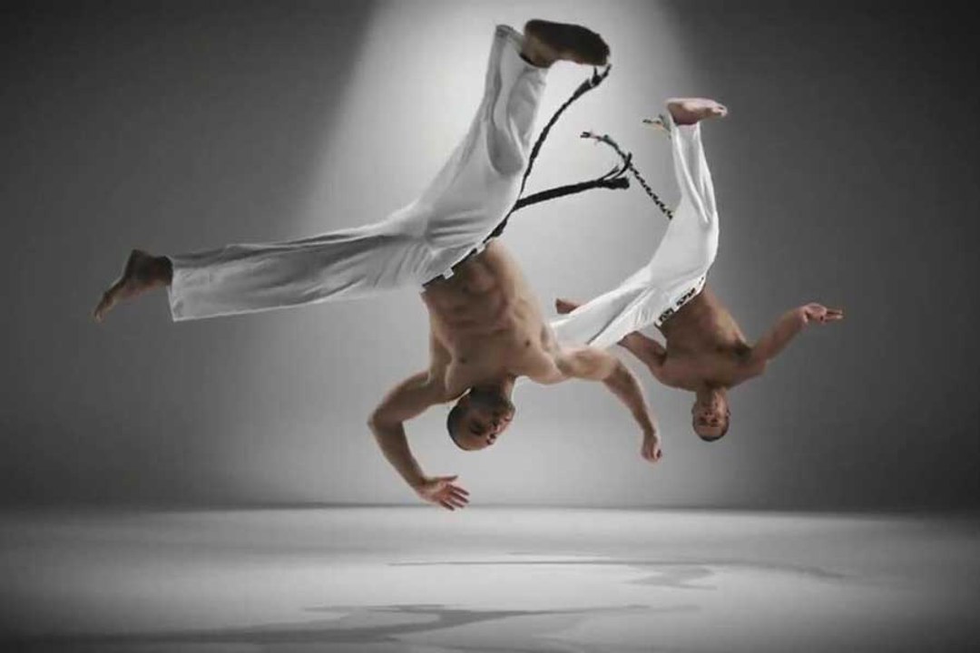 Capoeira-Akrobaten von Copacabana Sambashow Berlin in einem Werbespot für Samsung AG