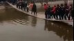 Ces touristes détruisent un pont piéton en sautant dessus en Chine !