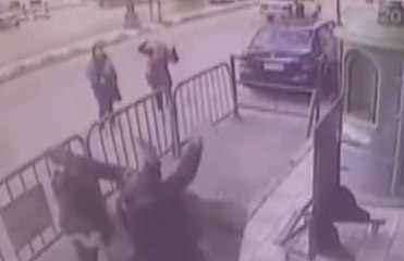 Egipto: Un niño de 5 años a punto de morir tras caer de un tercer piso