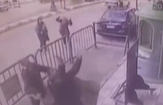 Egipto: Un niño de 5 años a punto de morir tras caer de un tercer piso