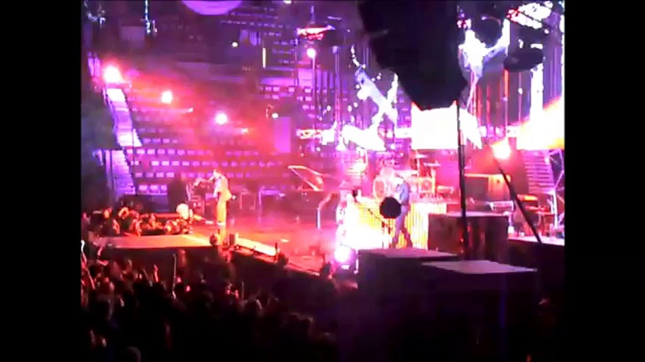 Muse - Hysteria, Jaahalli, Helsinki, Finland  10/17/2007