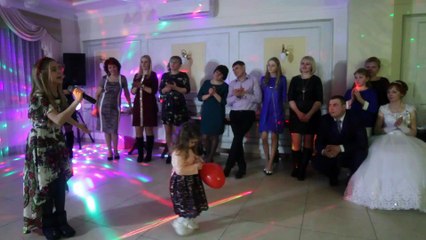 Виступ на весіллї