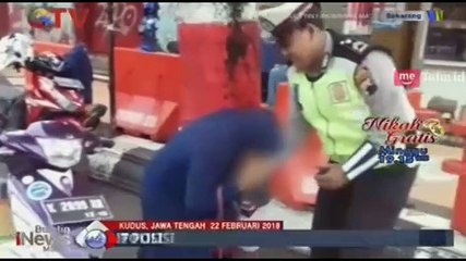 Viral! Video Ibu-Ibu Gigit Polisi saat Ditilang