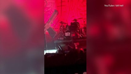 Pisser sur le concert de rock