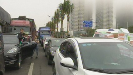 La niebla retiene a más de 10.000 vehículos en un gran atasco en la isla china de Hainan
