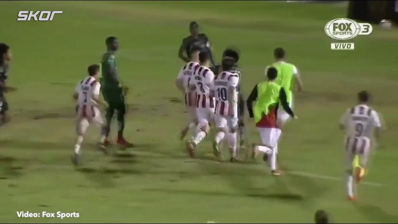 Güney Amerika'nın Şampiyonlar Ligi olan U-20 yarı final maçında sahalarda çok ender görülen bir olay yaşandı