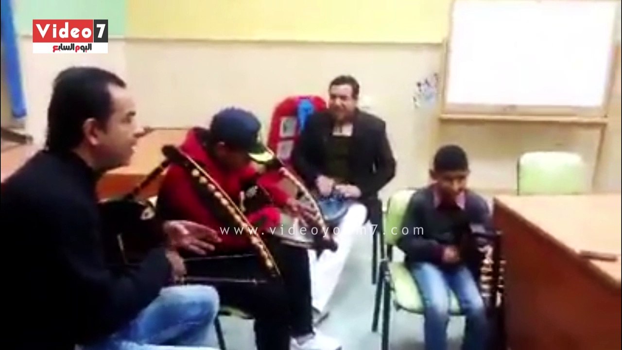 أطفال الإسماعيلية يعيدون أغانى الحرب على السمسمية