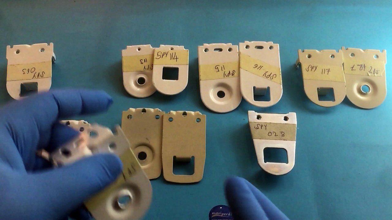 Spy112-Maviperde-Geniş Kasa Metal Beyaz Uzun Yuvarlak Ayak